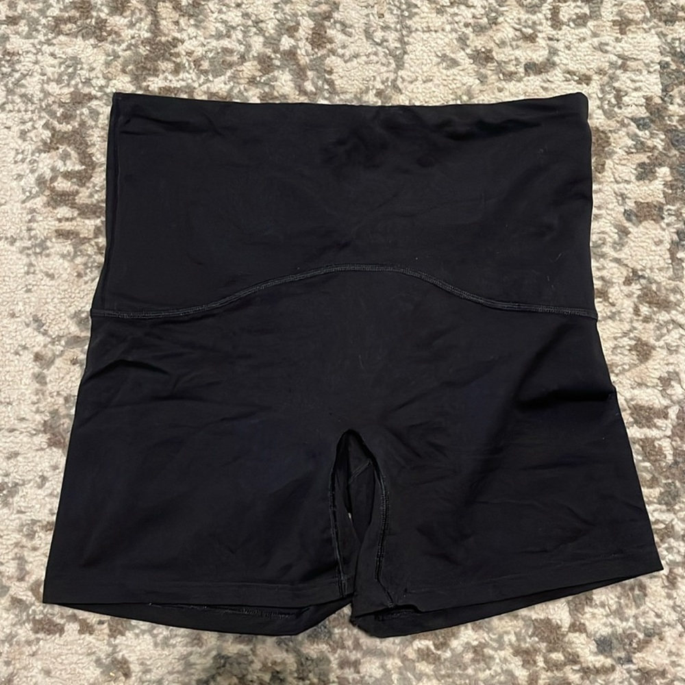 SPANX Booty Boost® Active Bike Shorts - size medium